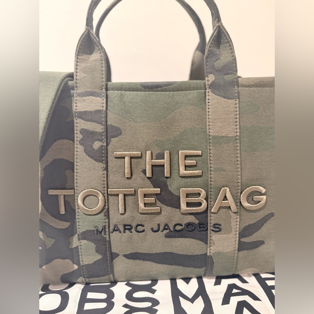 NWT Marc Jacobs THE CAMO JACQUARD MEDIUM TOTE BAG - Picture 2 of 9